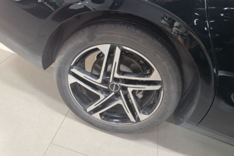 Used Roewe D7 2023 DMH 125km Superior Edition Right Rear Wheel Hub