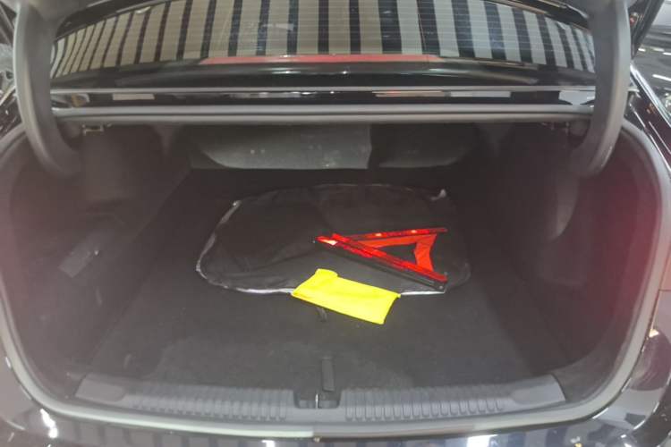 Used Roewe D7 2023 DMH 125km Superior Edition Trunk