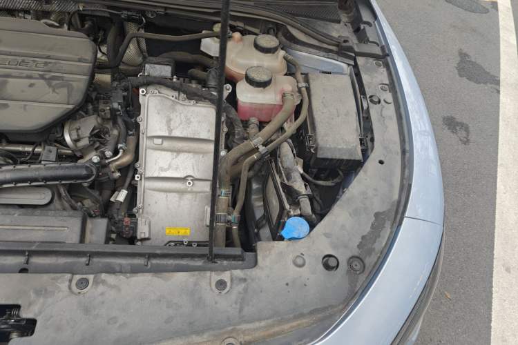 Used Roewe D7 2023 DMH 125km Excellence Edition Engine Bay Left
