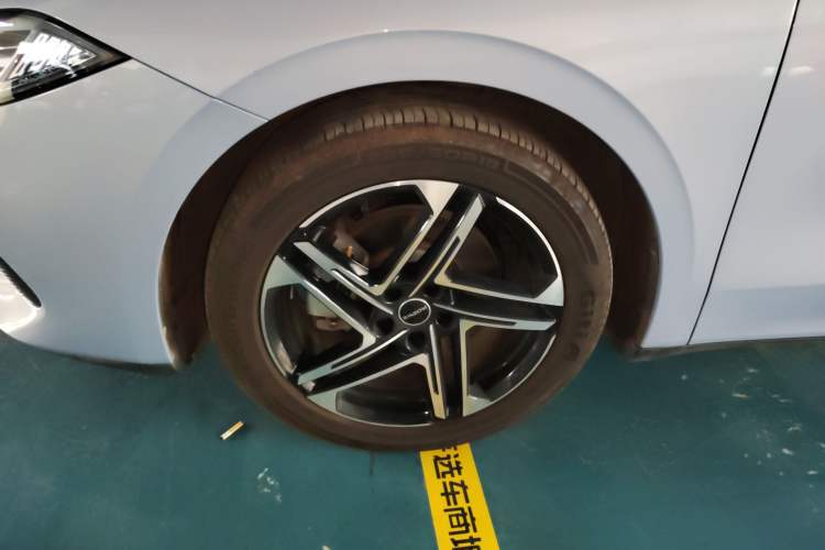 Used Roewe D7 2023 DMH 125km Excellence Edition Left Front Wheel Hub
