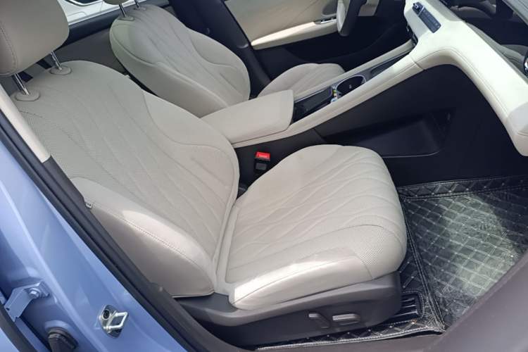 Used Roewe D7 2023 EV 510km Rear-Drive Flagship Edition Right Front Seat