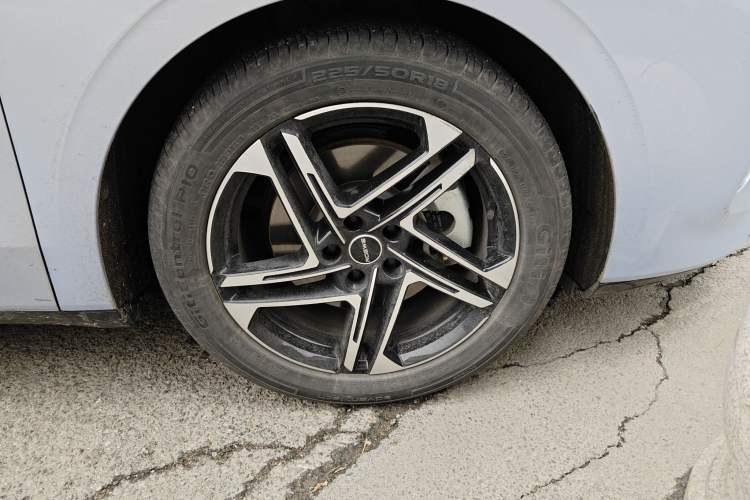 Used Roewe D7 2023 EV 510km Rear-Drive Flagship Edition Right Front Wheel Hub