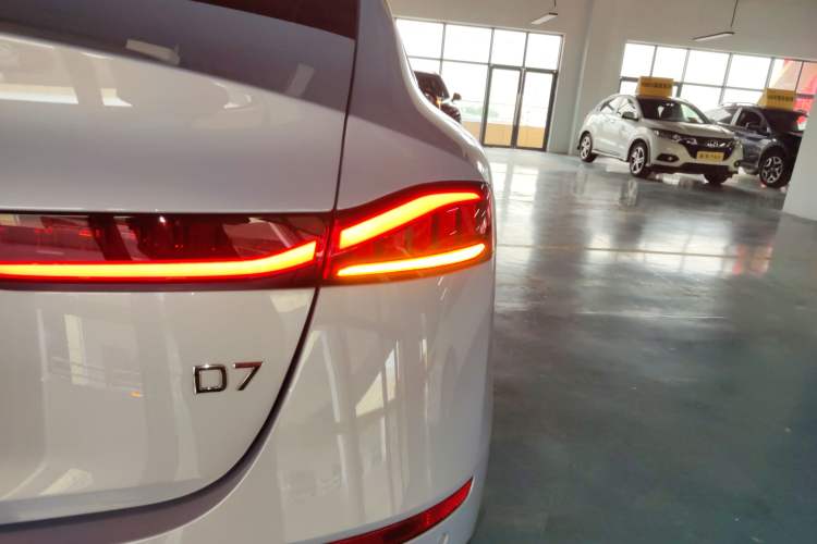Used Roewe D7 2023 DMH 125km Excellence Edition Right Rear Taillight