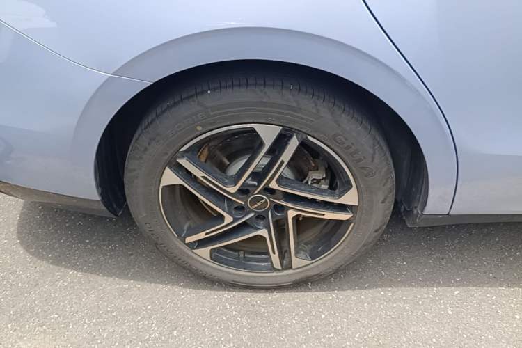 Used Roewe D7 2023 EV 510km Rear-Drive Flagship Edition Right Rear Wheel Hub