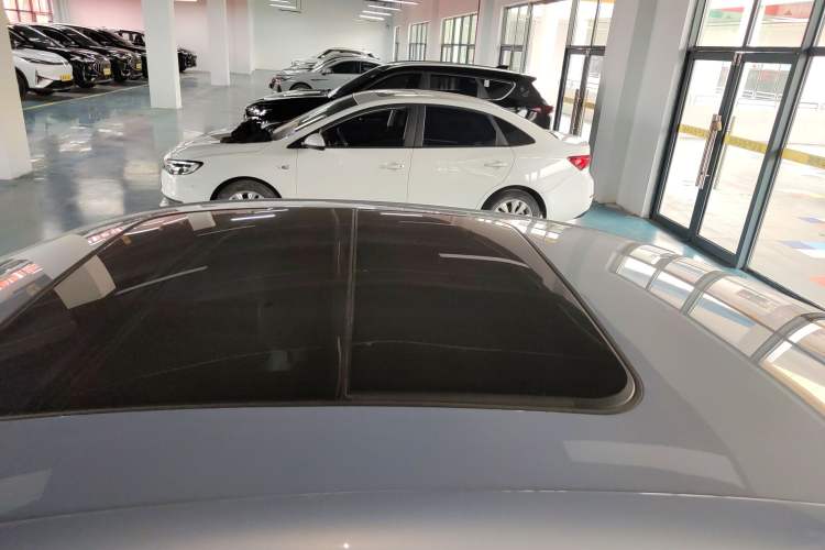 Used Roewe D7 2023 DMH 125km Excellence Edition Roof