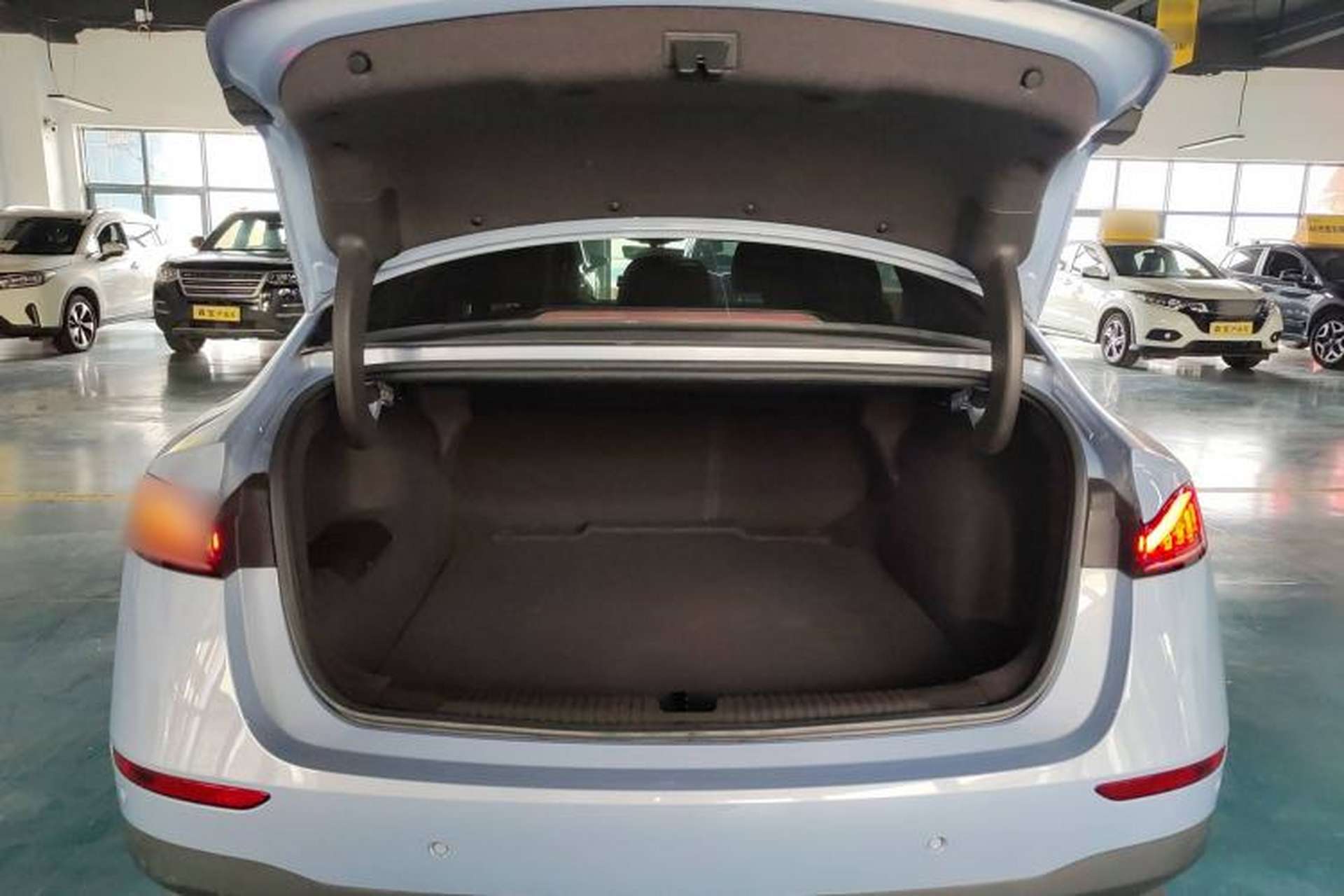 Used Roewe D7 2023 DMH 125km Excellence Edition Trunk