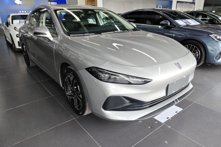 Used Roewe D7 2023 DMH 125km Flagship Edition Front Right 45 Deg