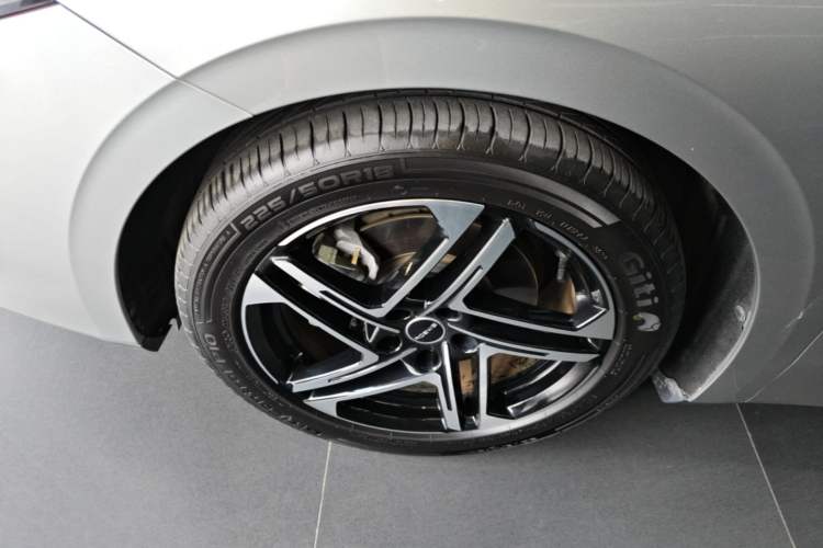 Used Roewe D7 2023 DMH 125km Flagship Edition Left Front Wheel Hub