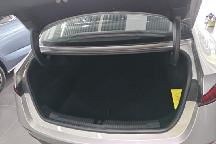 Used Roewe D7 2023 DMH 125km Flagship Edition Trunk