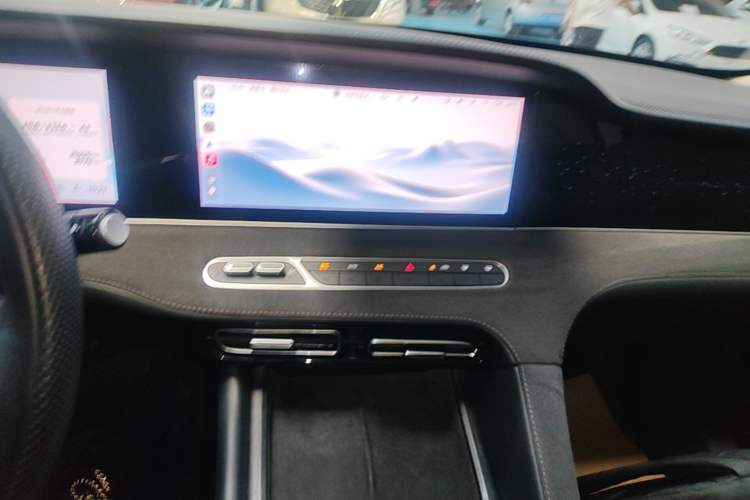 Used Roewe D7 2023 DMH 125km Flagship Edition Audio And AC Panel