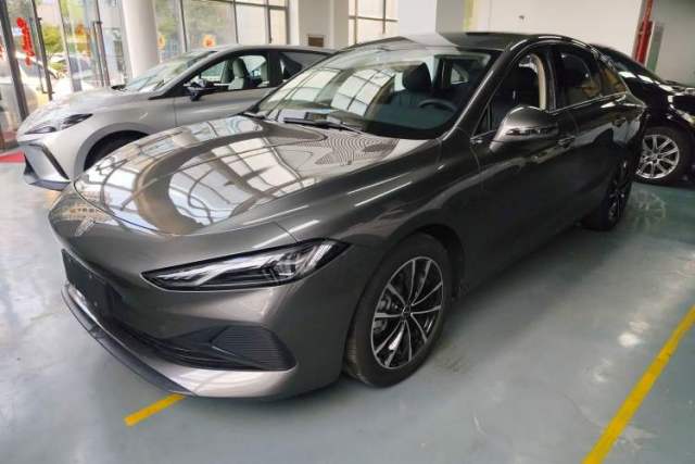 Used Roewe D7 2023 DMH 125km Superior Edition