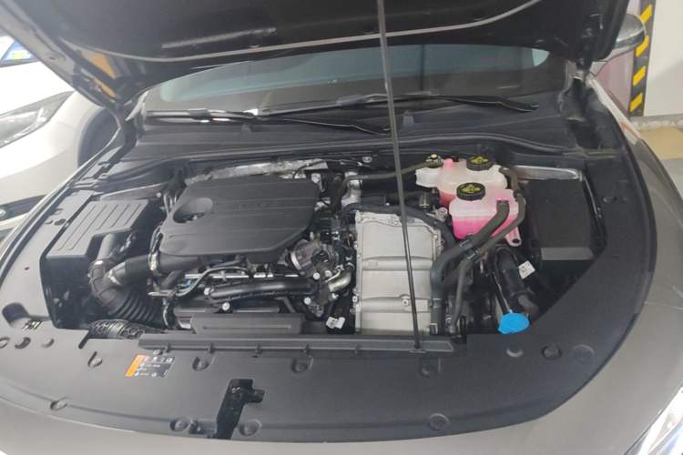 Used Roewe D7 2023 DMH 125km Superior Edition Engine Bay