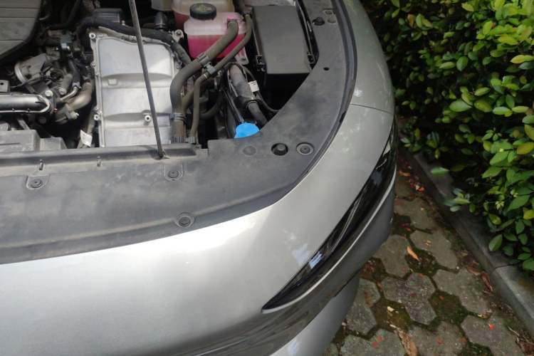 Used Roewe D7 2023 DMH 125km Superior Edition Engine Bay Left