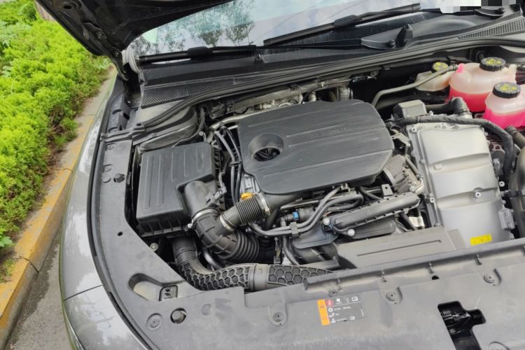 Used Roewe D7 2023 DMH 125km Excellence Edition Engine Bay Right