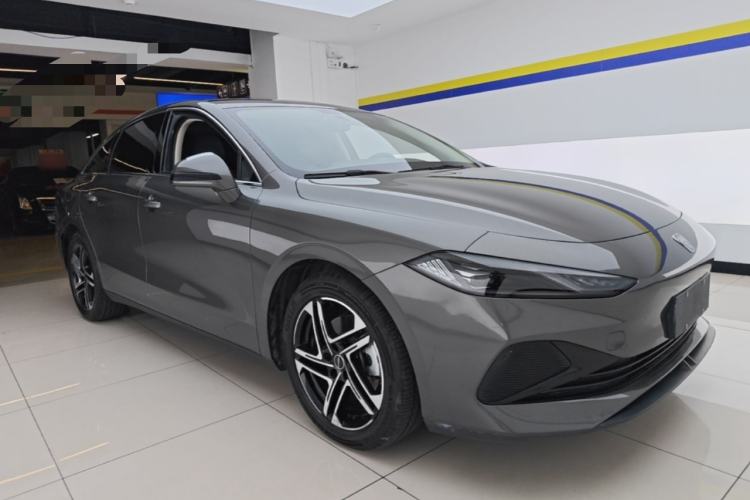 Used Roewe D7 2023 DMH 125km Superior Edition Front Right 45 Deg