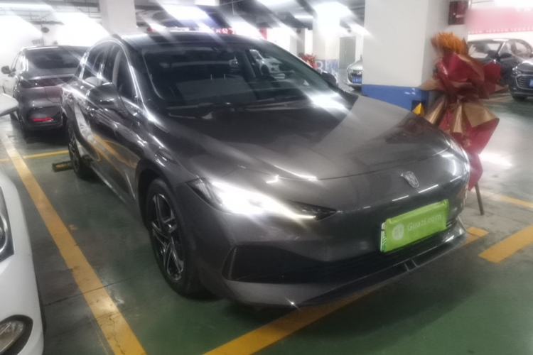 Used Roewe D7 2023 DMH 125km Excellence Edition Front Right 45 Deg