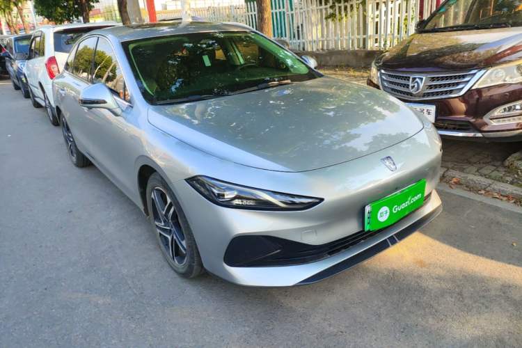 Used Roewe D7 2023 DMH 125km Flagship Edition Front Right 45 Deg
