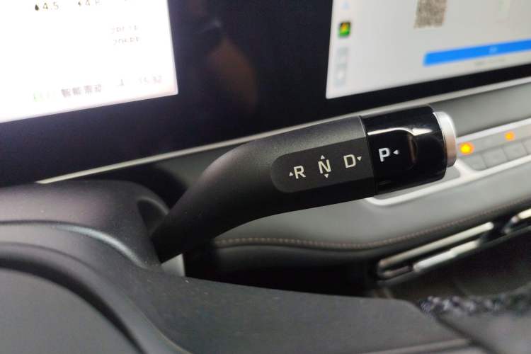Used Roewe D7 2023 DMH 125km Superior Edition Gear Lever