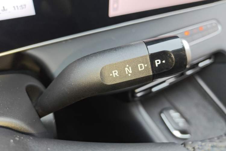 Used Roewe D7 2023 DMH 125km Superior Edition Gear Lever