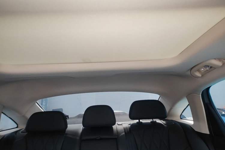 Used Roewe D7 2023 DMH 125km Flagship Edition Headliner