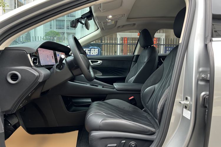 Used Roewe D7 2023 DMH 125km Excellence Edition Interior 2