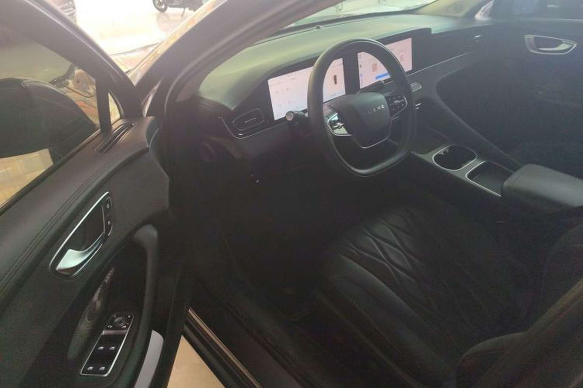 Used Roewe D7 2023 DMH 125km Excellence Edition Interior 3