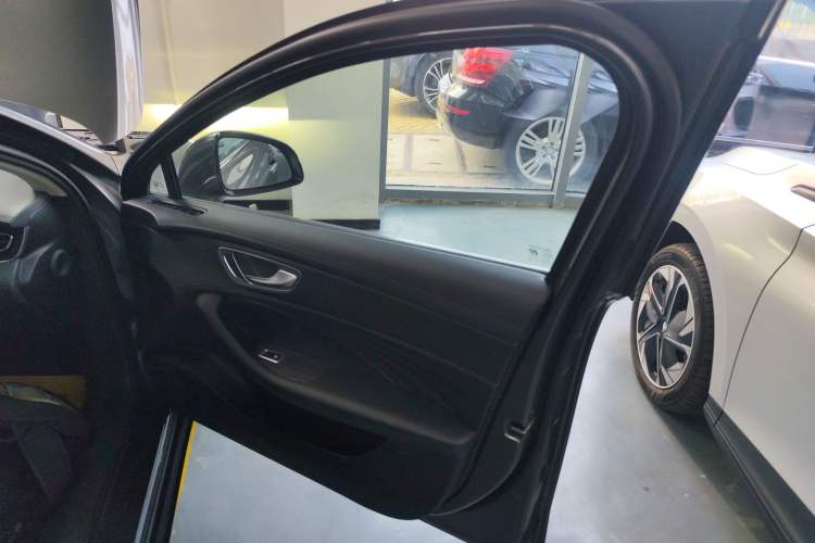 Used Roewe D7 2023 DMH 125km Superior Edition Interior 5
