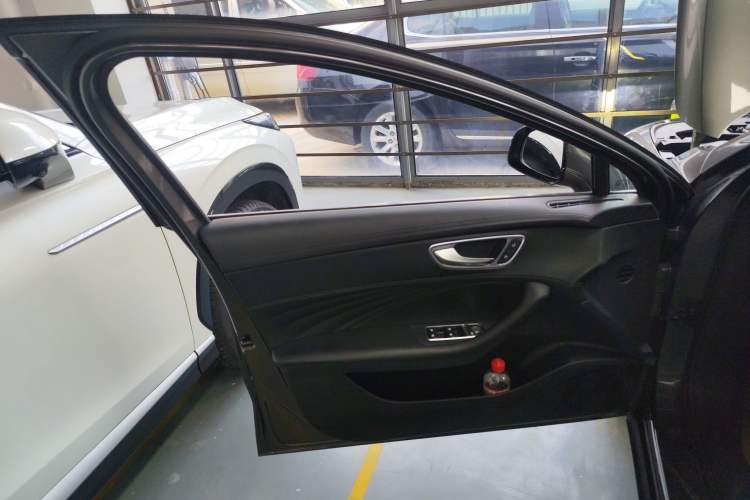 Used Roewe D7 2023 DMH 125km Superior Edition Interior 7