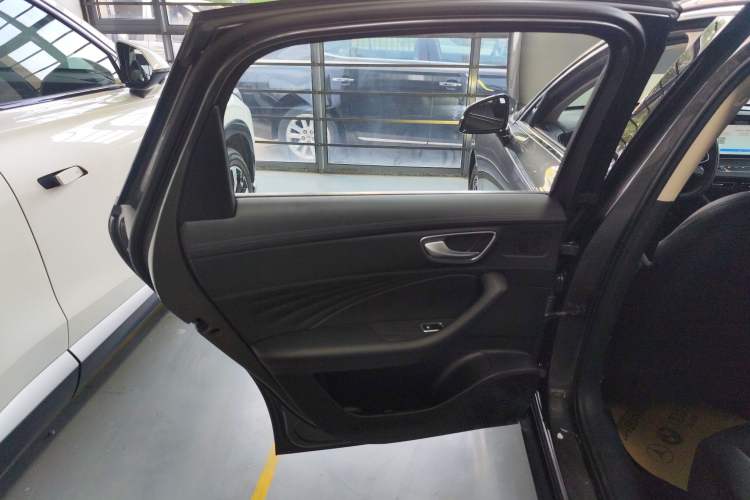 Used Roewe D7 2023 DMH 125km Superior Edition Interior 8