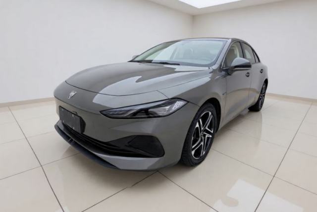 Ojetý Roewe D7 2023 DMH 125km Superior Edition