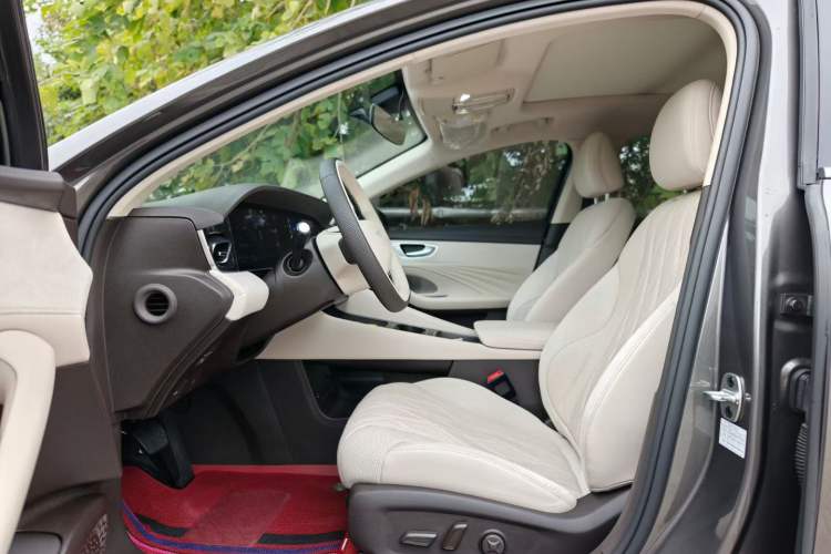 Used Roewe D7 2023 DMH 125km Excellence Edition Left Front Seat