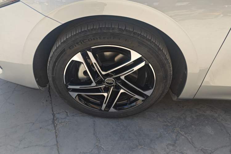 Used Roewe D7 2023 DMH 125km Flagship Edition Left Front Wheel Hub