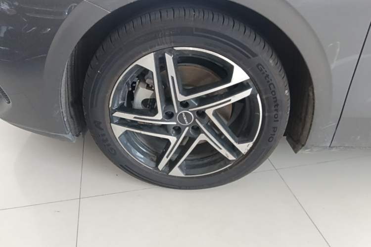 Used Roewe D7 2023 DMH 125km Excellence Edition Left Front Wheel Hub