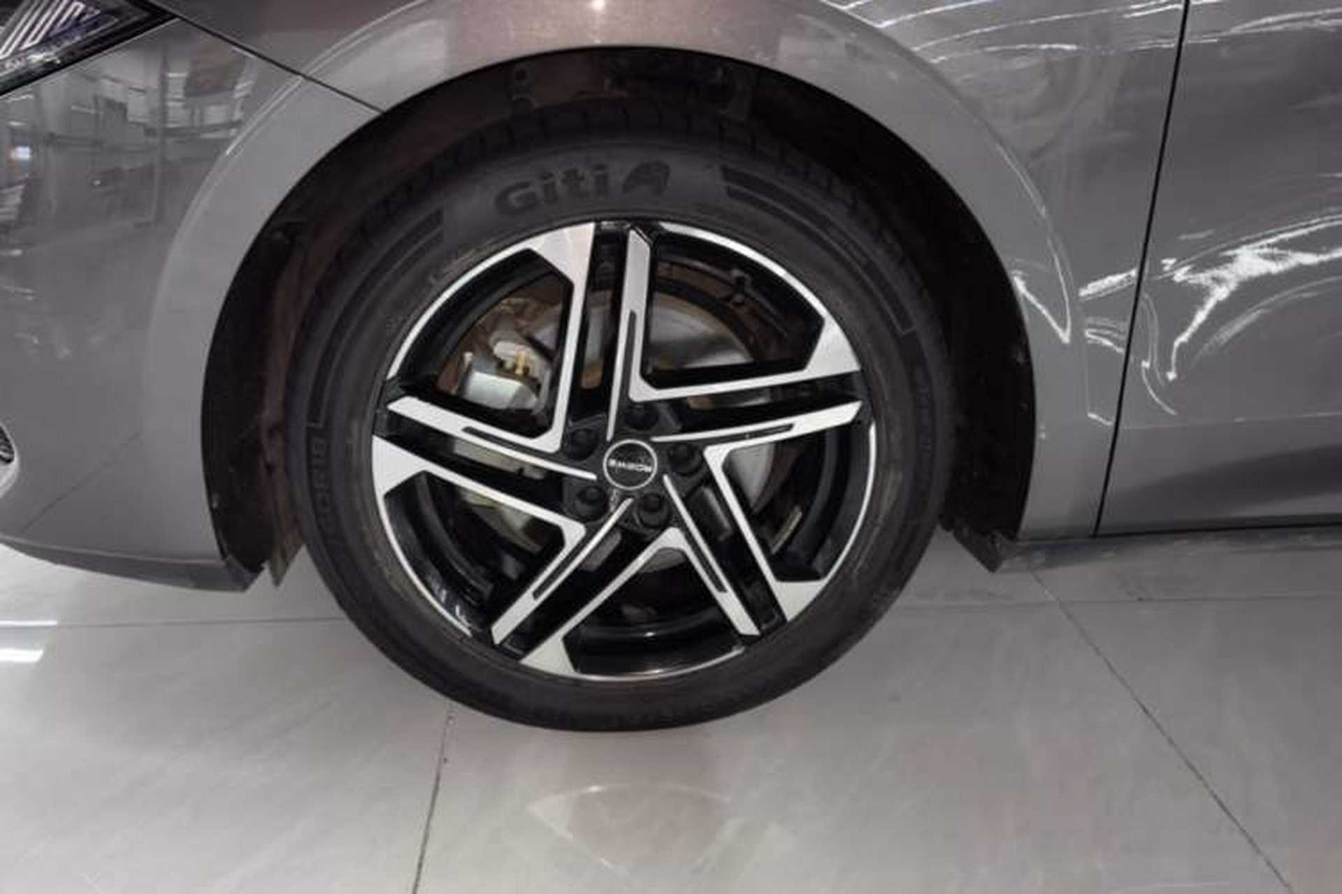 Used Roewe D7 2023 DMH 125km Excellence Edition Left Front Wheel Hub