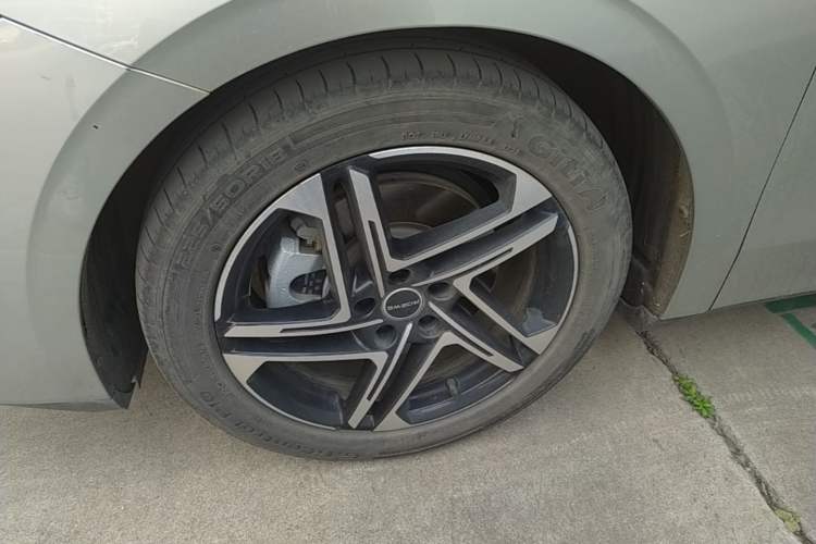 Used Roewe D7 2023 DMH 125km Flagship Edition Left Front Wheel Hub
