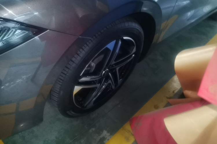 Used Roewe D7 2023 DMH 125km Excellence Edition Left Front Wheel Hub