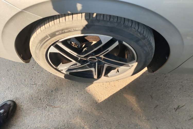 Used Roewe D7 2023 DMH 125km Flagship Edition Left Front Wheel Hub