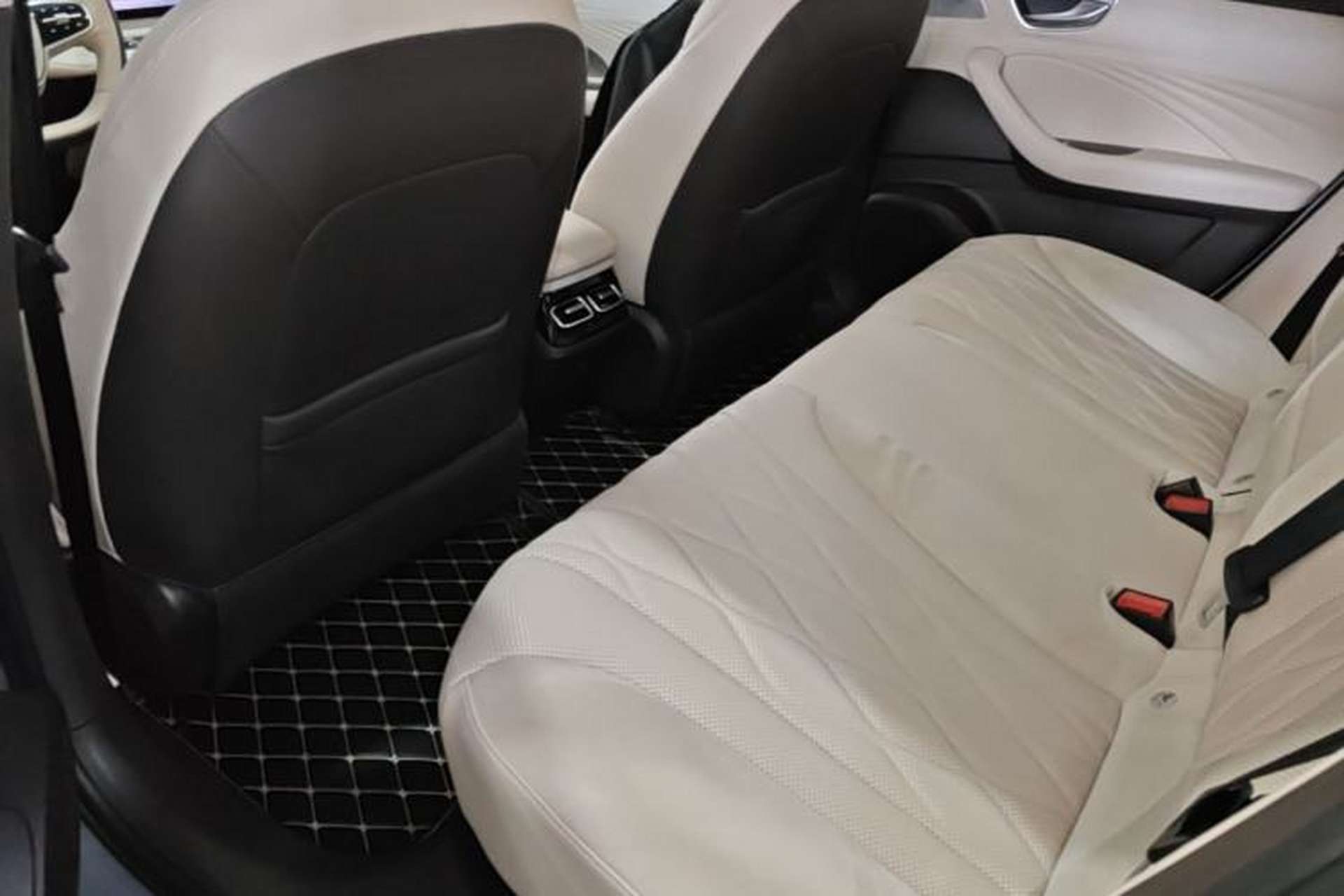 Used Roewe D7 2023 DMH 125km Excellence Edition Left Rear Seat