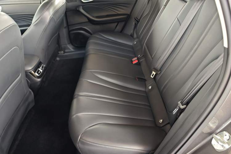 Used Roewe D7 2023 DMH 125km Superior Edition Left Rear Seat