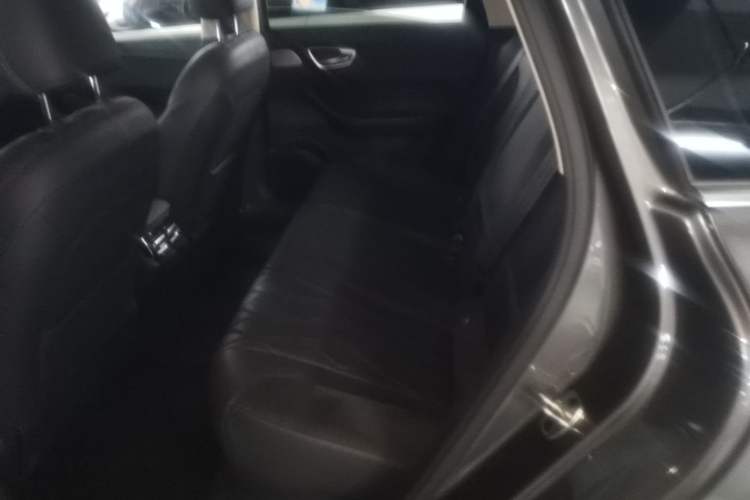 Used Roewe D7 2023 DMH 125km Excellence Edition Left Rear Seat