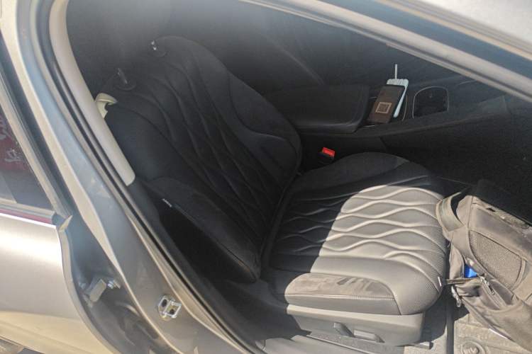 Used Roewe D7 2023 DMH 125km Flagship Edition Right Front Seat