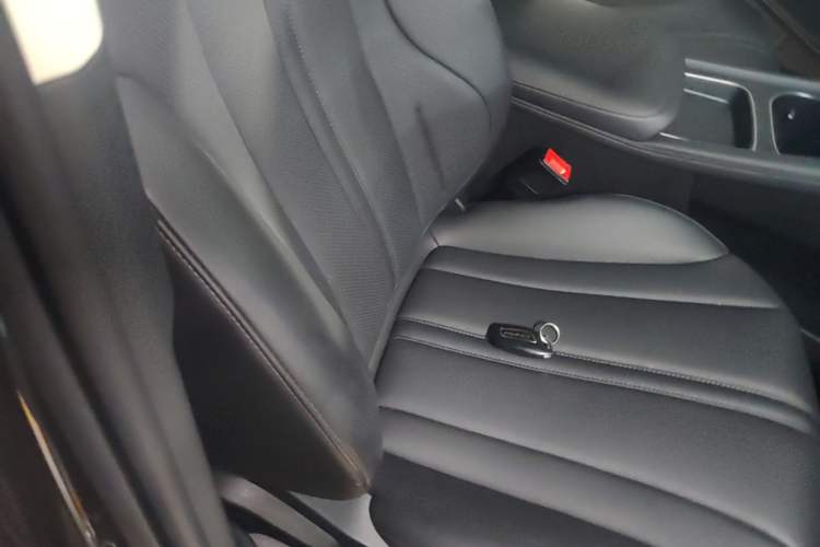 Used Roewe D7 2023 DMH 125km Superior Edition Right Front Seat