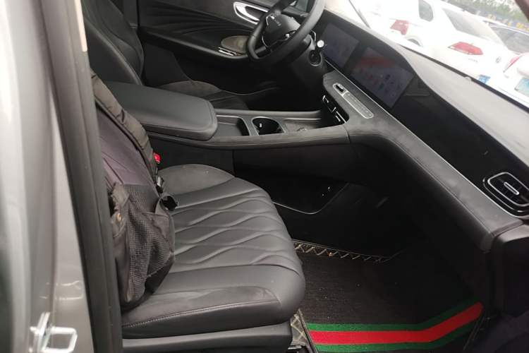 Used Roewe D7 2023 DMH 125km Flagship Edition Right Front Seat