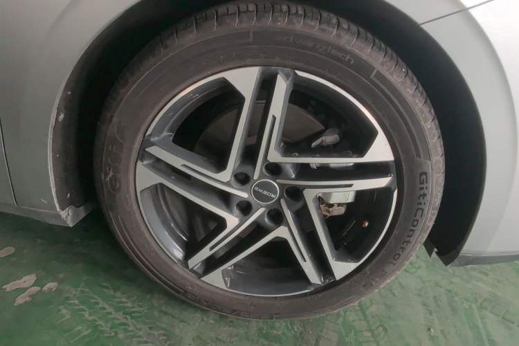 Used Roewe D7 2023 DMH 125km Flagship Edition Right Front Wheel Hub