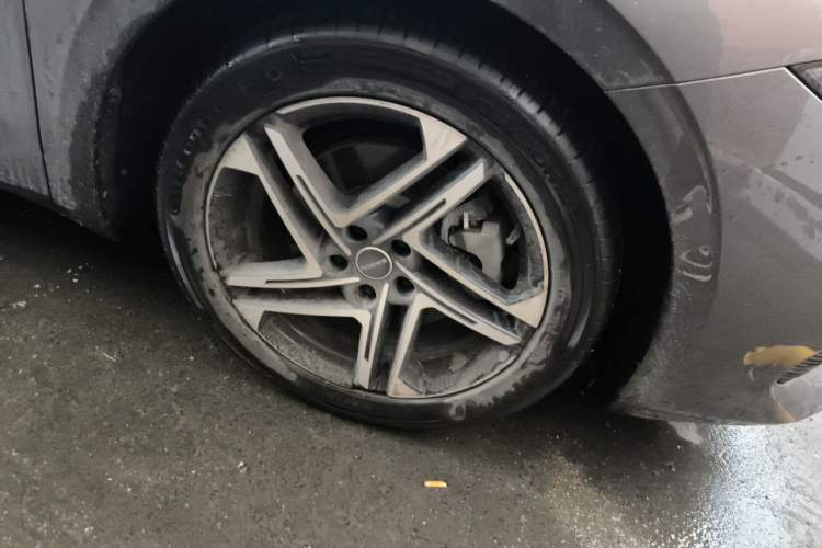 Used Roewe D7 2023 DMH 125km Excellence Edition Right Front Wheel Hub