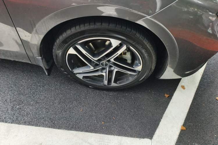 Used Roewe D7 2023 EV 510km Rear-Drive Excellence Edition Right Front Wheel Hub