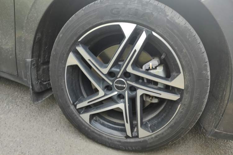 Used Roewe D7 2023 DMH 125km Excellence Edition Right Front Wheel Hub