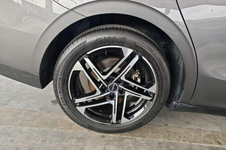 Used Roewe D7 2023 DMH 125km Superior Edition Right Rear Wheel Hub