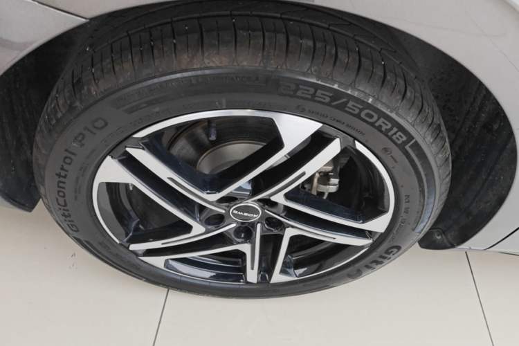 Used Roewe D7 2023 DMH 125km Superior Edition Right Rear Wheel Hub