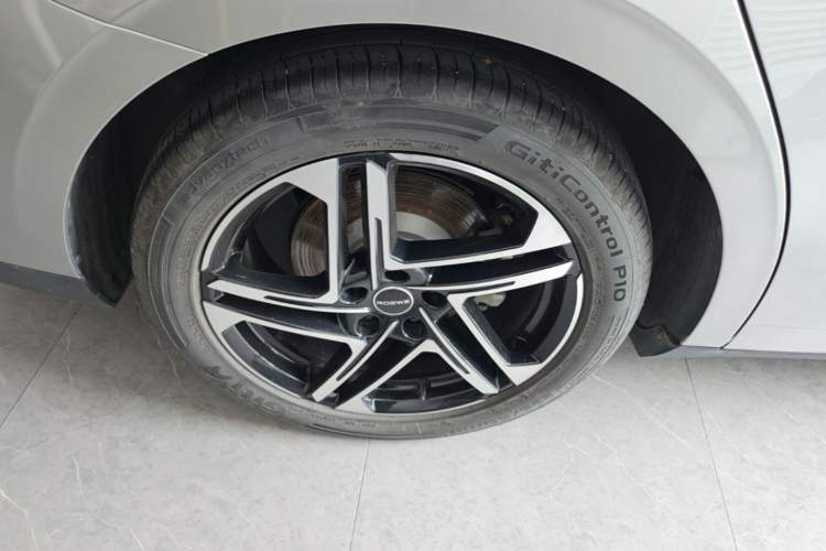 Used Roewe D7 2023 DMH 125km Excellence Edition Right Rear Wheel Hub